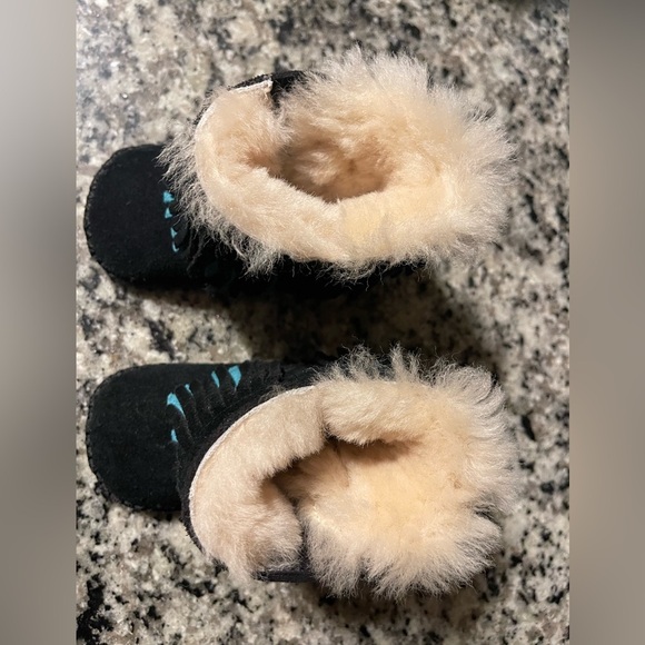 UGG Black and Cream Sheepskin Footwear - Picture 3 of 8